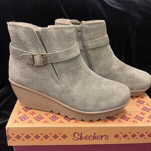 Skechers 11 WIDE Olive Suede Wedge Ankle Boots "Parallel Day Date"